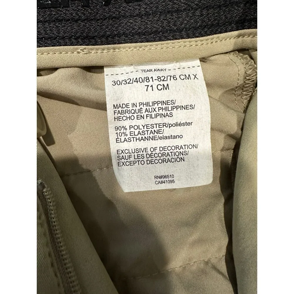 Under Armour Khaki Chino Pants - Size 30x32.